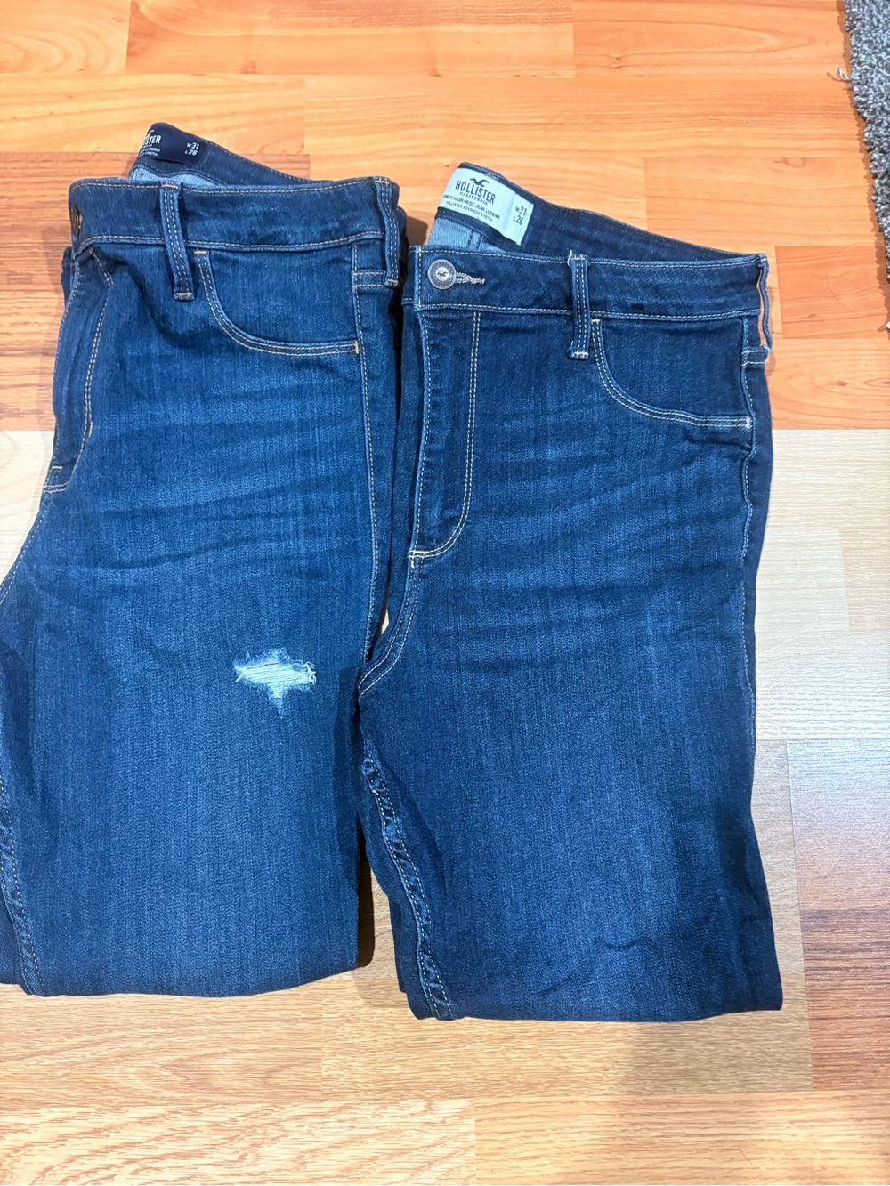 Hollister Women’s Deep Blue Slim Straight Jeans (2)